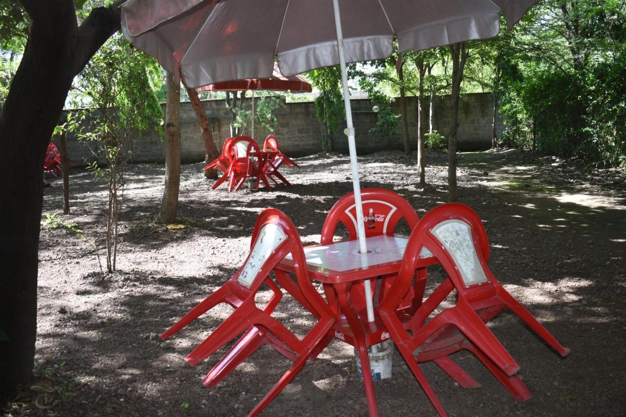 Rainbow Executive Lodge Boma la Ngombe Kültér fotó